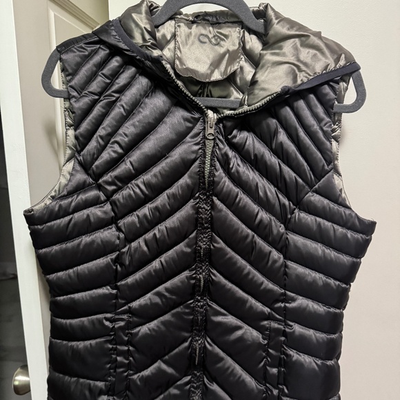 puffer vest - Picture 1 of 8
